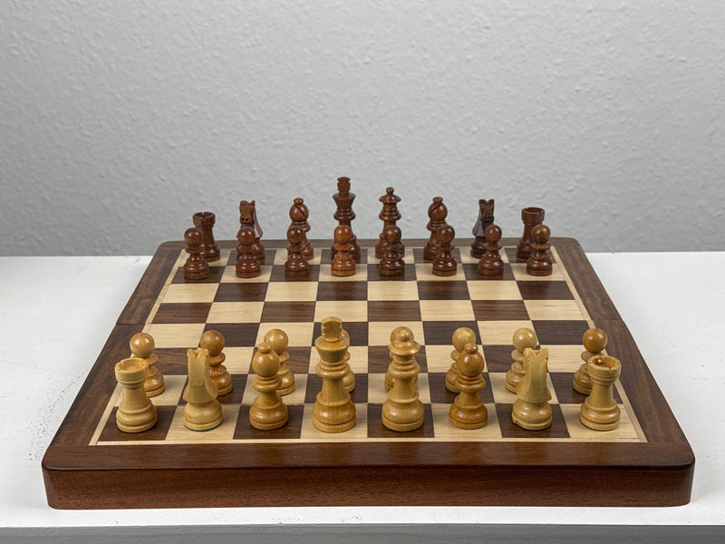 Jeu d’échecs en bois avec plateau (Petit)