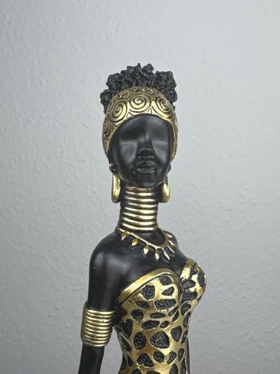 Statue de Femme Africaine en robe léopard élégante