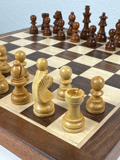 Jeu d’échecs en bois avec plateau (Petit)