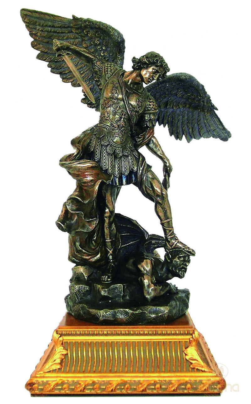 Statue Saint Michel sur socle en bois doré (Bronze coulé à froid)