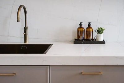 Plateau Rectangulaire en Marbre avec Bords (Noir)