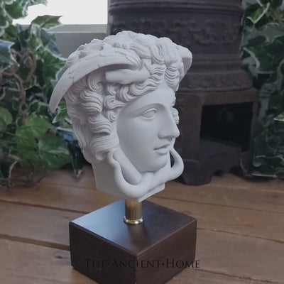 Statue Tête de Méduse - sculpture en marbre