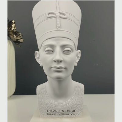 Buste de la reine Nefertiti - sculpture en marbre