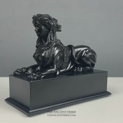 Statue de sphinx noir sur un piédestal (petite taille) - sculpture en marbre