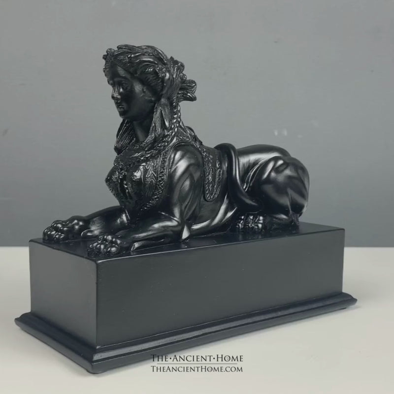 Statue de sphinx noir sur un piédestal (petite taille) - sculpture en marbre