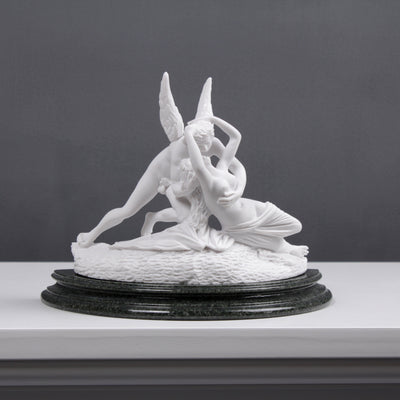 Statue Psyché ranimée par le baiser de l'Amour - sculpture en marbre
