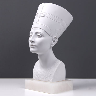 Buste de la reine Nefertiti - sculpture en marbre