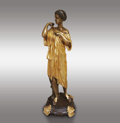 Statue Vénus habillée - sculpture en bronze