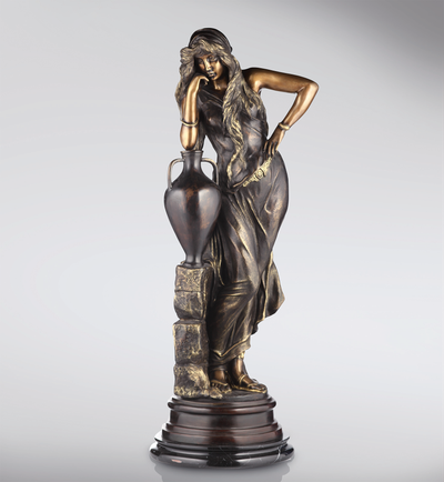 Statue Fille avec amphore - sculpture en bronze