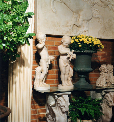 Statue de jardin des filles néoclassiques - grande sculpture en marbre blanc