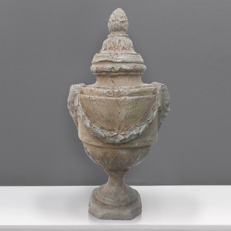 Urne romaine avec couvercle - grande sculpture en marbre blanc