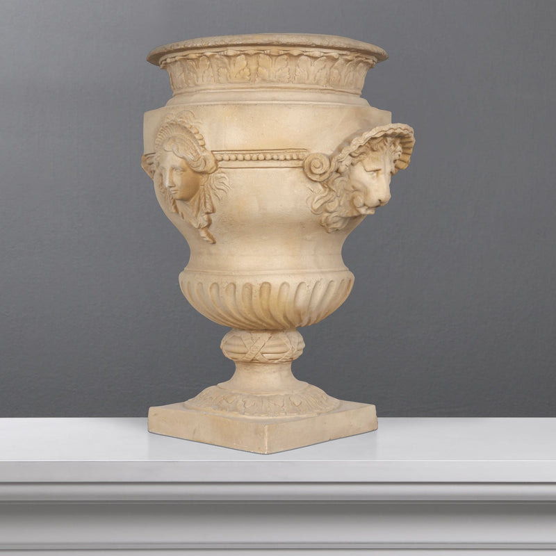 Urne décorative avec lions - grande sculpture en marbre blanc