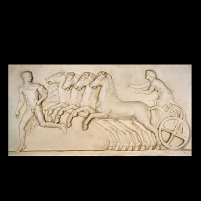 Char d'Éos - bas-relief (à gauche) - grande sculpture en marbre blanc