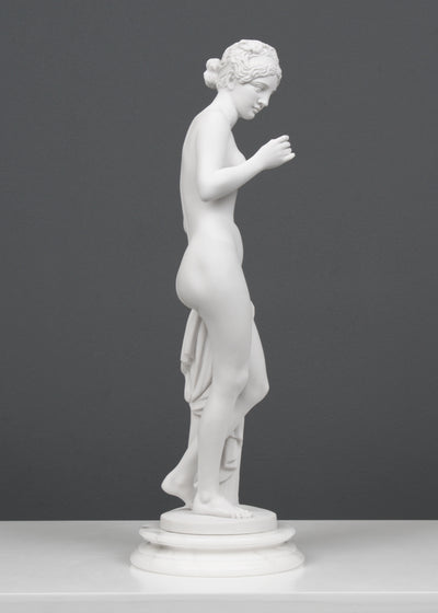 Staute Vénus avec la pomme (Bertel Thorvaldsen) - sculpture en marbre