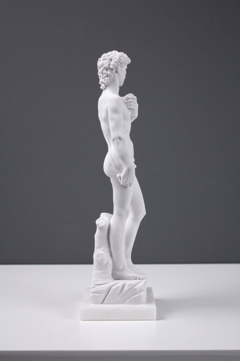 Statue David par Michel-Ange - sculpture en marbre