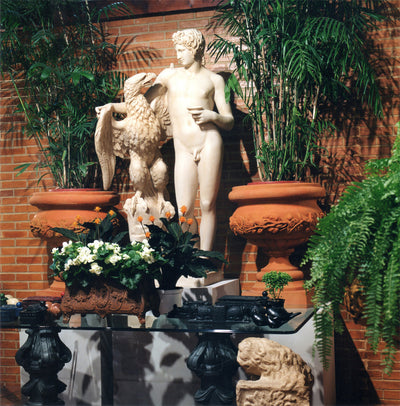 Jardinière de jardin avec feuilles - grande sculpture en marbre blanc
