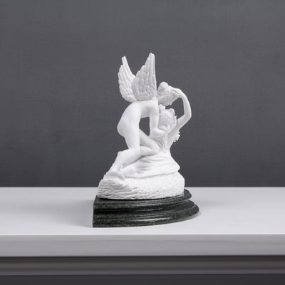 Statue Psyché ranimée par le baiser de l'Amour - sculpture en marbre