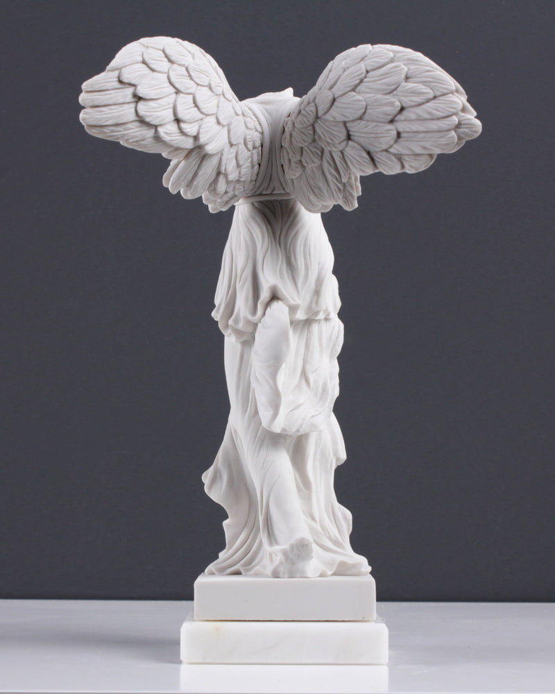 Sculpture Niké - Déesse de la victoire (petite taille) - sculpture en marbre