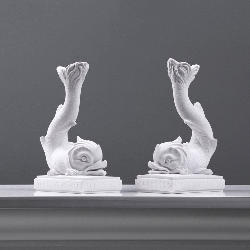Bougeoir de dauphin classique en paire - sculpture en marbre