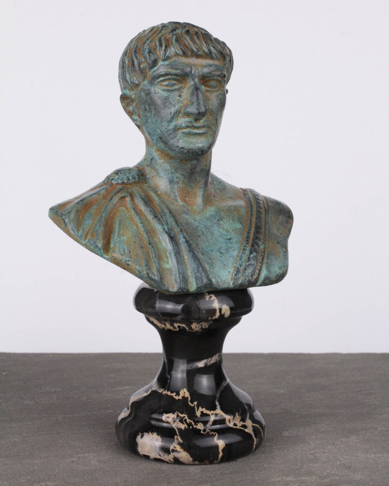 Buste de Trajan - empereur romain - bronze vert