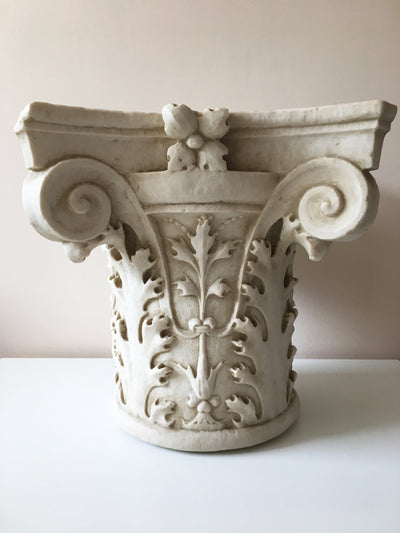 Chapiteau de la colonne toscane - grande sculpture en marbre blanc