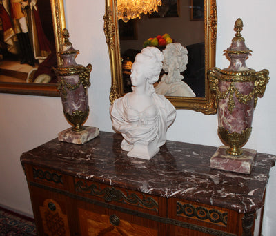 Buste de Marie-Antoinette - sculpture en marbre