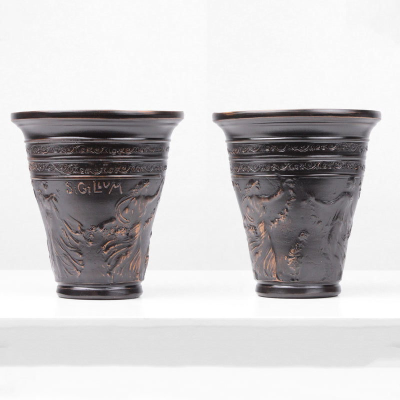 Coupe romaine avec scène de danse en paire (noir) - céramique sigillée