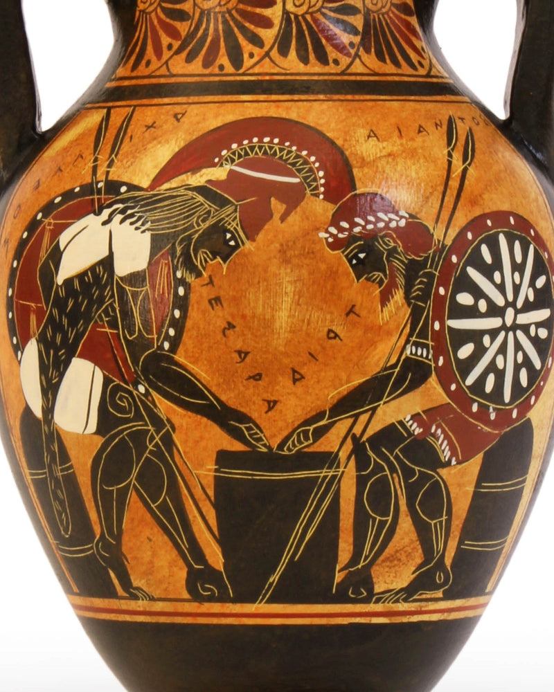 Amphore grecque avec Ajax et Achille à figures noires Pottery - The Ancient Home