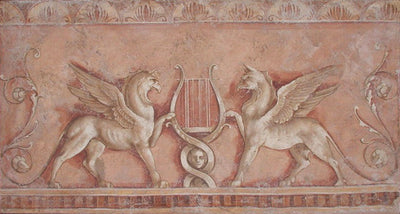 Fresque renaissance Griffon romain sur fond de saumon 