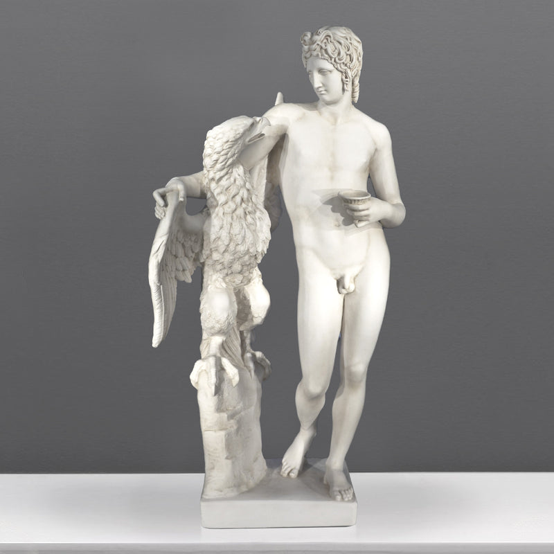 Statue de Ganymède - grande sculpture en marbre blanc